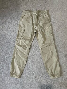 GAP Men's Cargo Pants in Light Khaki